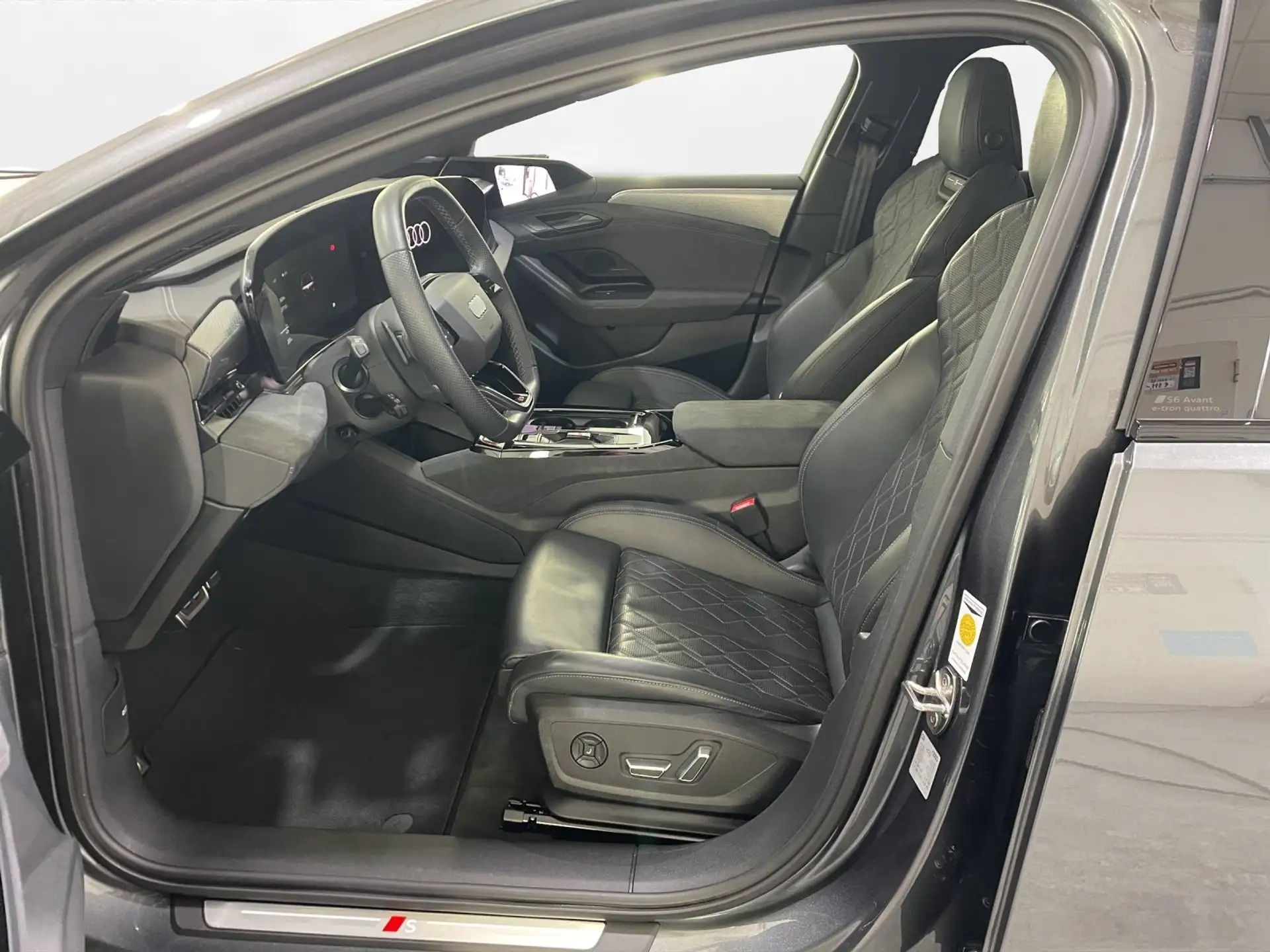 아우디 Audi S6 e-tron Avant 2025 건메탈 사진 8