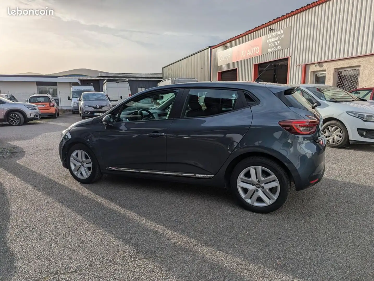 Renault Clio v 1.0 tce 90 business, 39000 km - 2