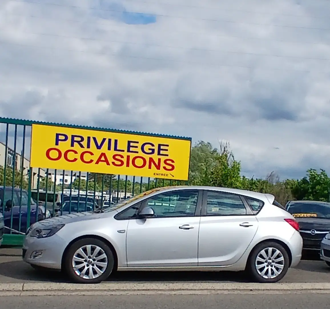 Opel Astra 17 CDTi 110cv 6VIT AIRCO J ALU CAPTEURS ATT REM Grijs - 1