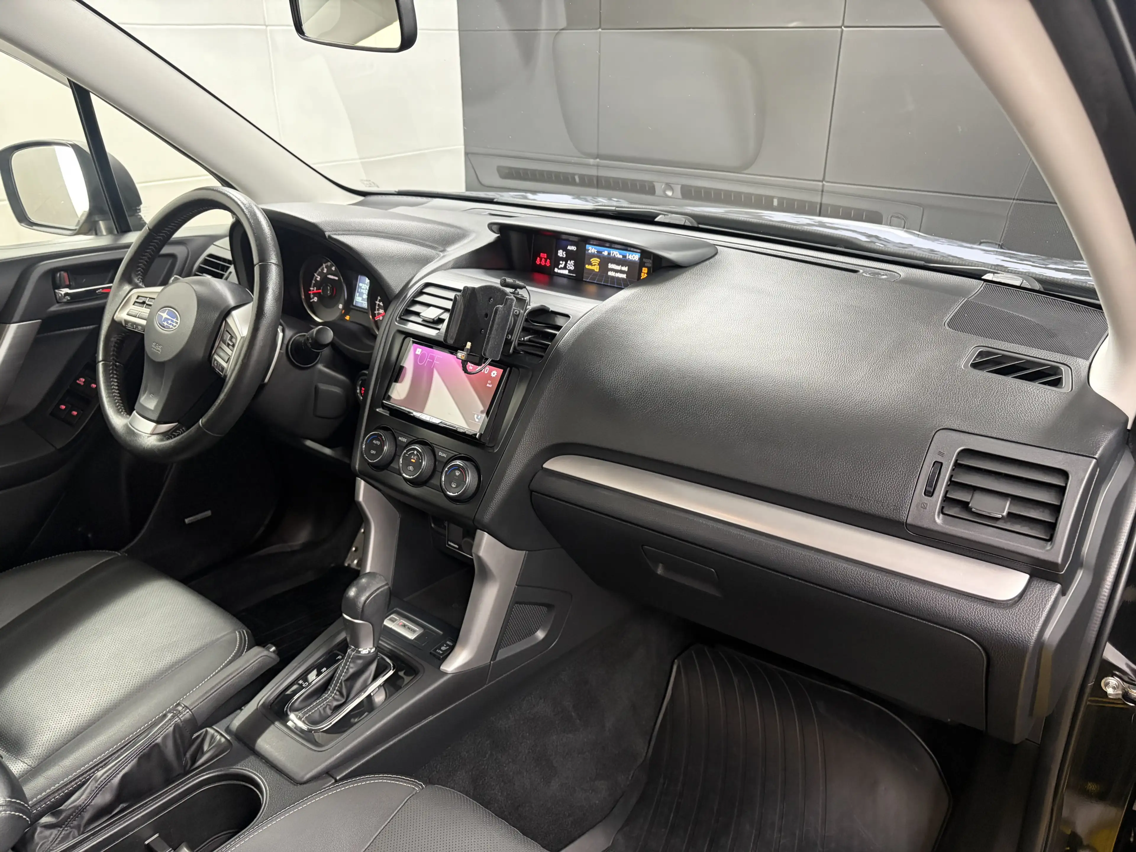 Subaru Forester Platinum+Panorama+H&K+SHZ+Keyless+Navi — photo 11