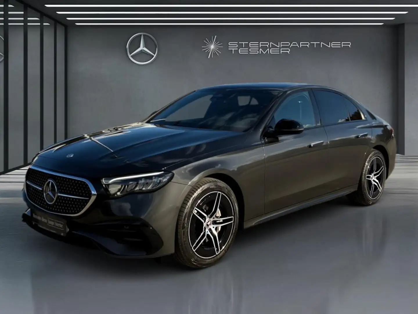 Mercedes-Benz E 300 e 4M AMG Panorama DC-Laden Night Distr. Grau - 1
