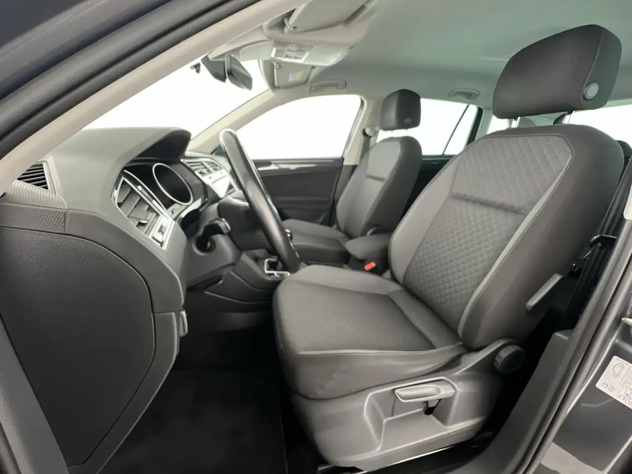 Volkswagen Tiguan Comfortline 1.5*SHZ*NAVI*AHK*ACC*PDC*uvm, миниатюра 10