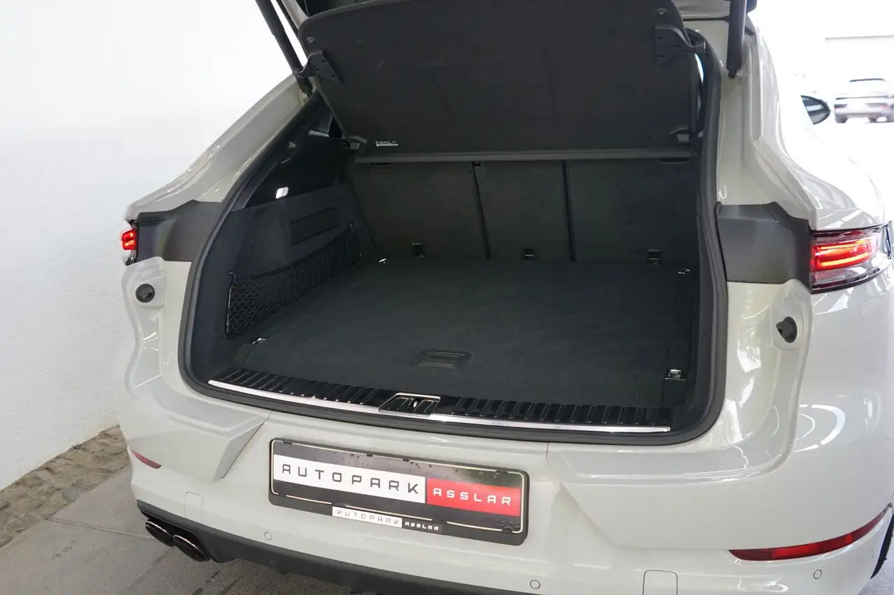 Porsche Cayenne Coupe E-Hybrid Black Edition/Kreide /22z 16