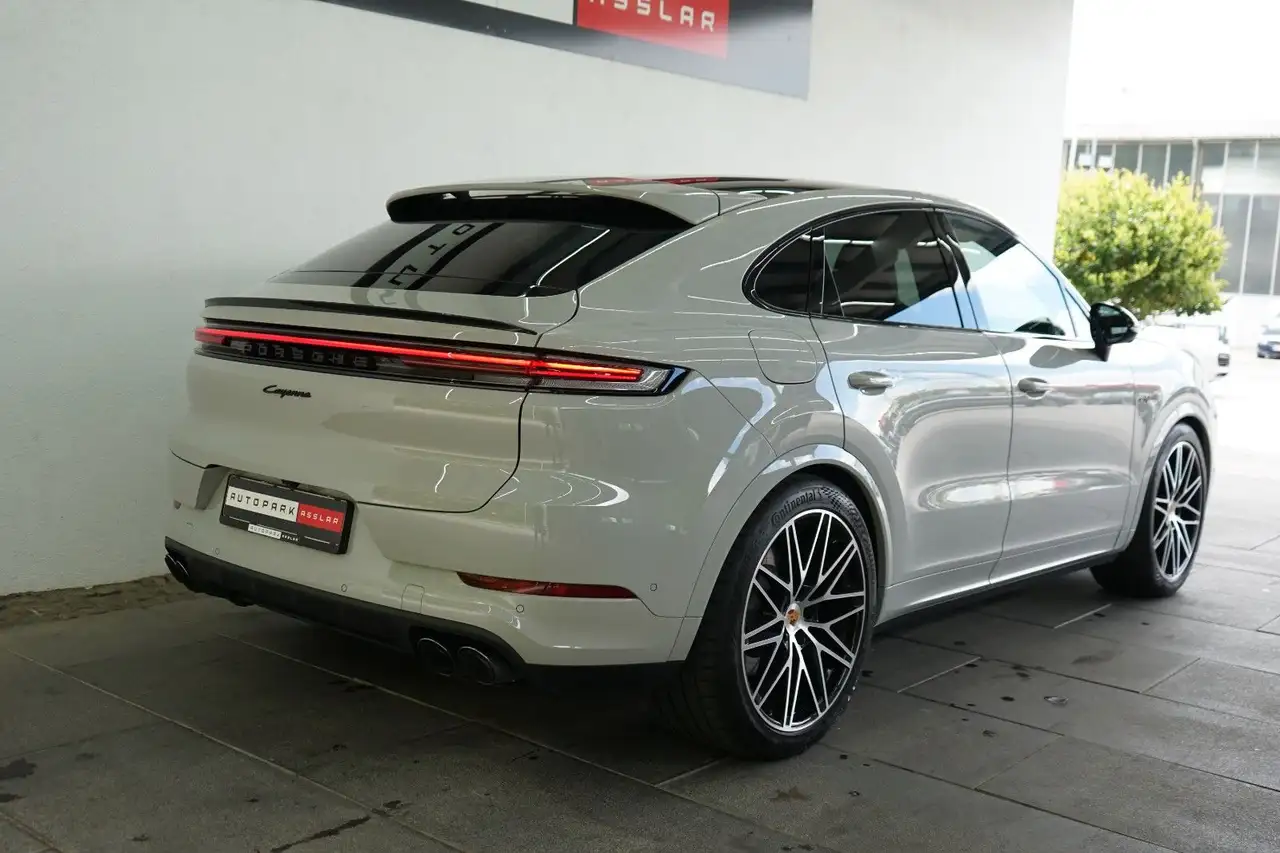 Porsche Cayenne Coupe E-Hybrid Black Edition/Kreide /22z 9