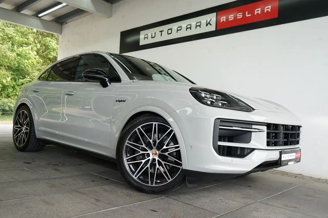 Porsche Cayenne Coupe E-Hybrid Black Edition/Kreide /22z 10