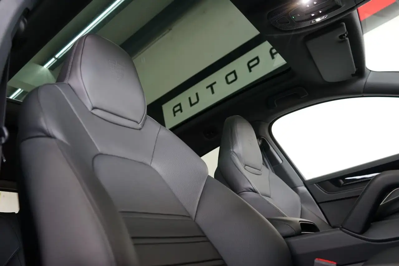 Porsche Cayenne Coupe E-Hybrid Black Edition/Kreide /22z 13