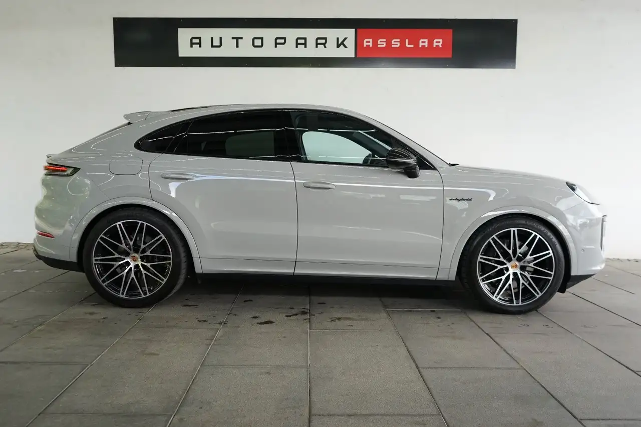 Porsche Cayenne Coupe E-Hybrid Black Edition/Kreide /22z