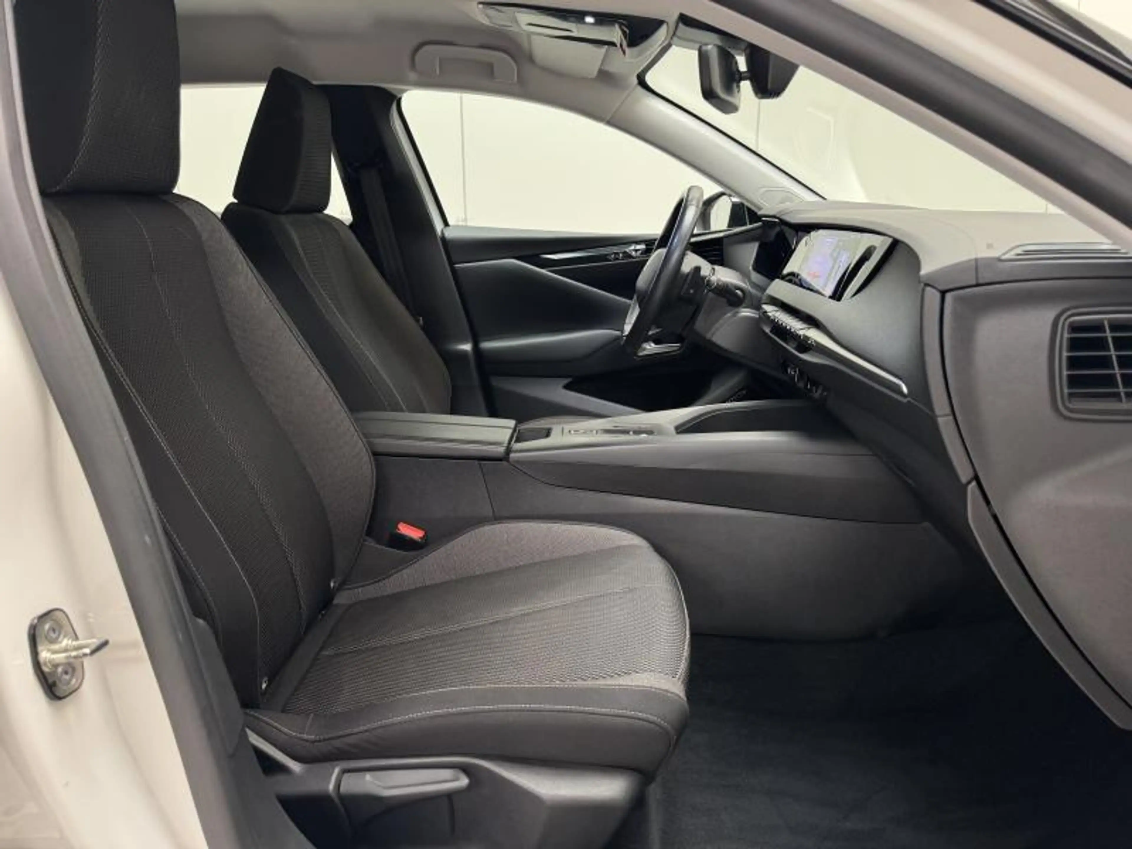 DS Automobiles DS 4 1.2i EAT8 Bastille + LED|CARPLAY|CAMERA|PDC|CRUISE — photo 3