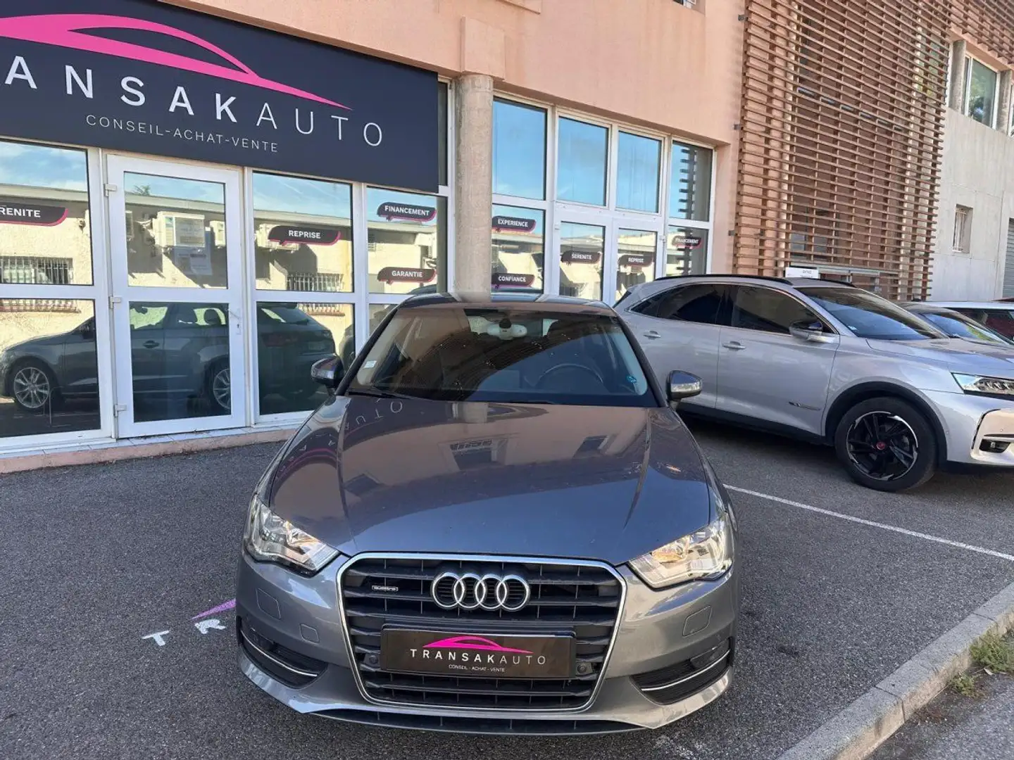 Audi A3 1.8 TFSI 180 Ambiente S tronic 7 Gris - 2