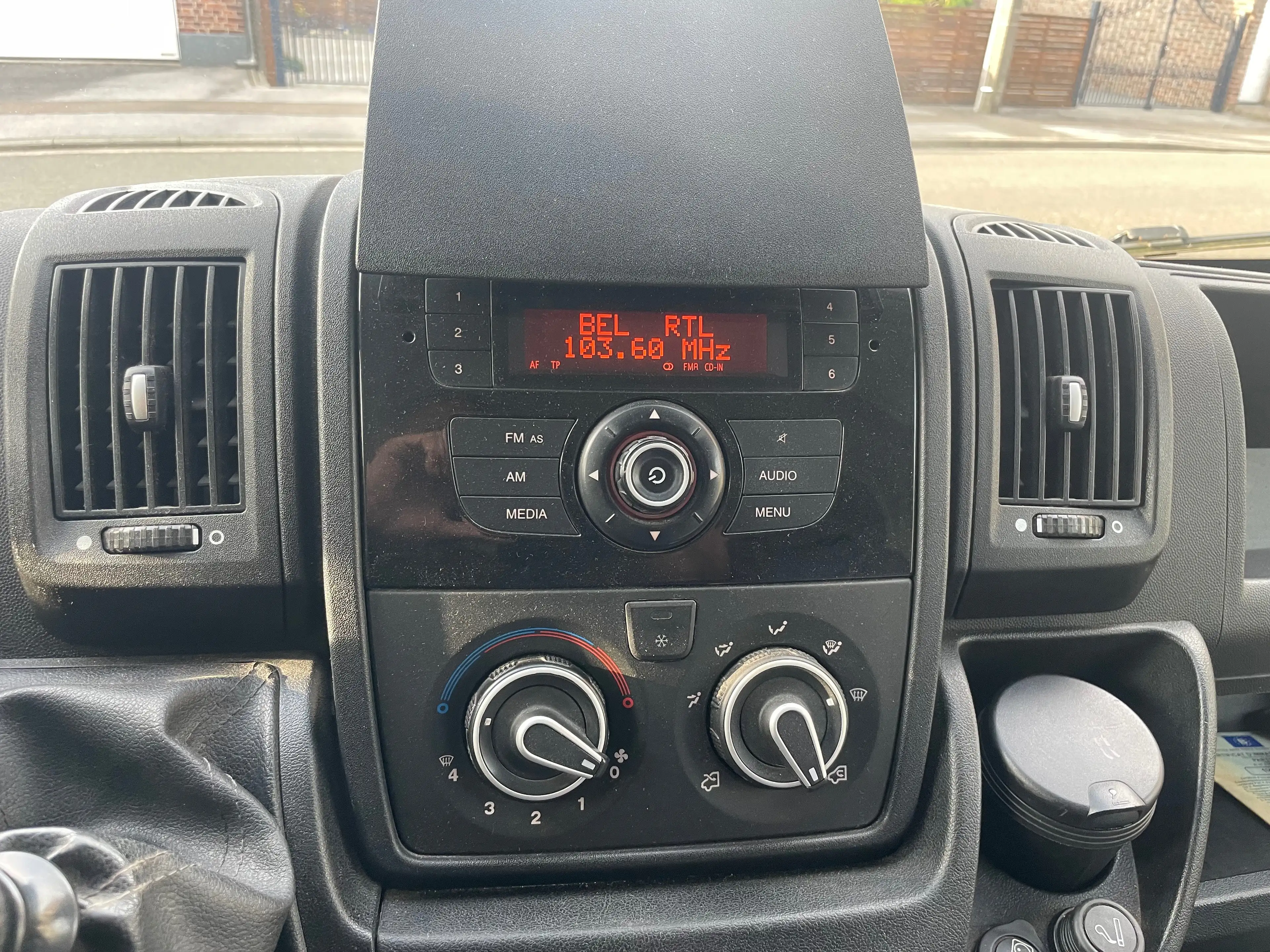Peugeot Boxer 2.2 HDI — photo 8