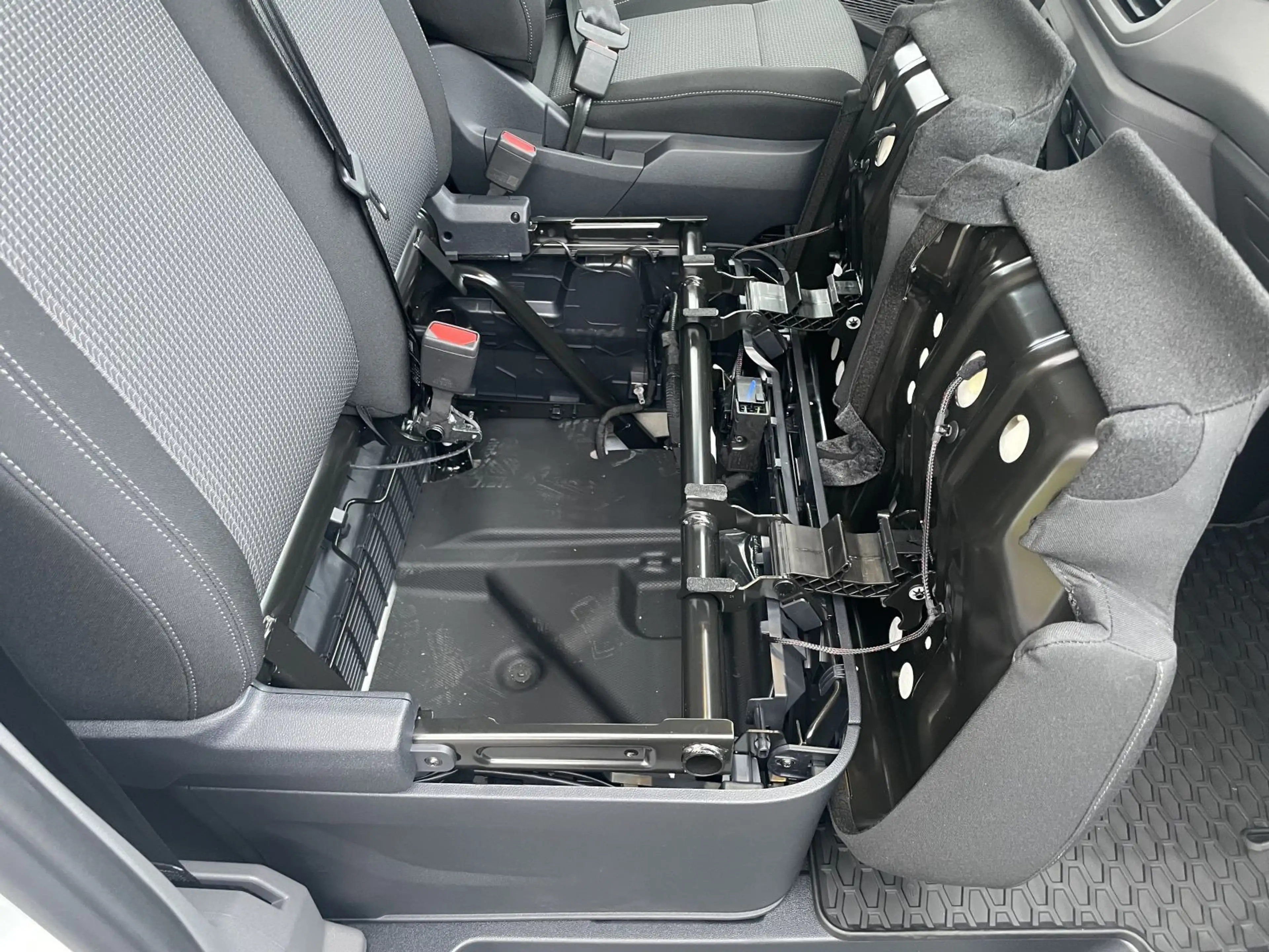 Volkswagen T7 Kombi Elektro LR 160 kW 9-Sitzer Kamera NAVI — photo 9