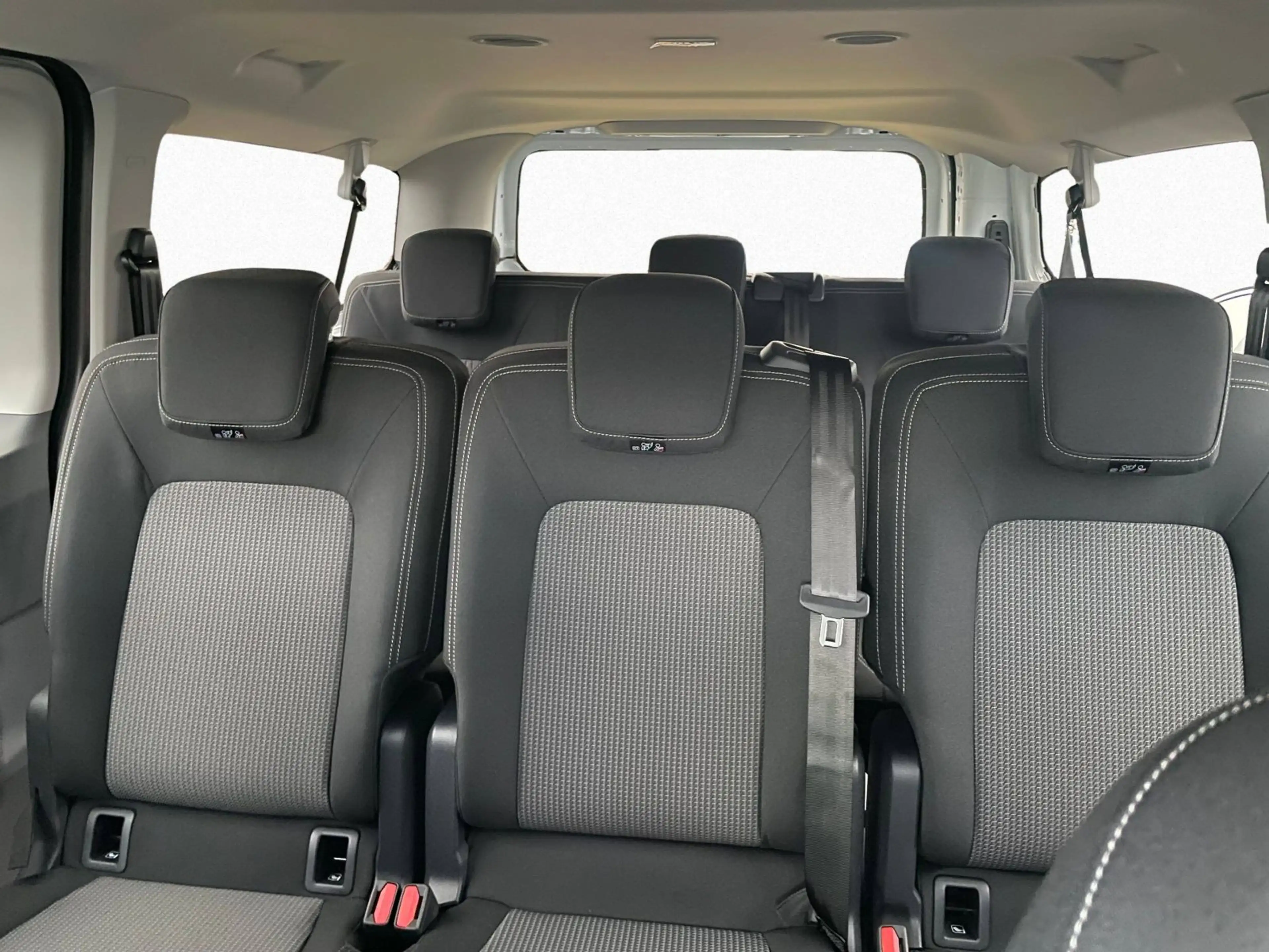 Volkswagen T7 Kombi Elektro LR 160 kW 9-Sitzer Kamera NAVI — photo 6