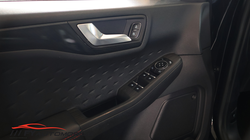 Ford Kuga ST-Line X* — photo 12