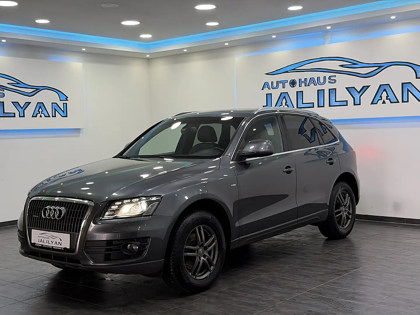Audi Q5 2,0 TDI quattro S-LINE, AHK, LED+XENON, ERSTBE... Grau - 2