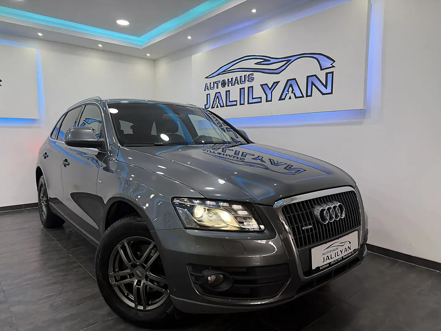 Audi Q5 2,0 TDI quattro S-LINE, AHK, LED+XENON, ERSTBE... Grau - 1