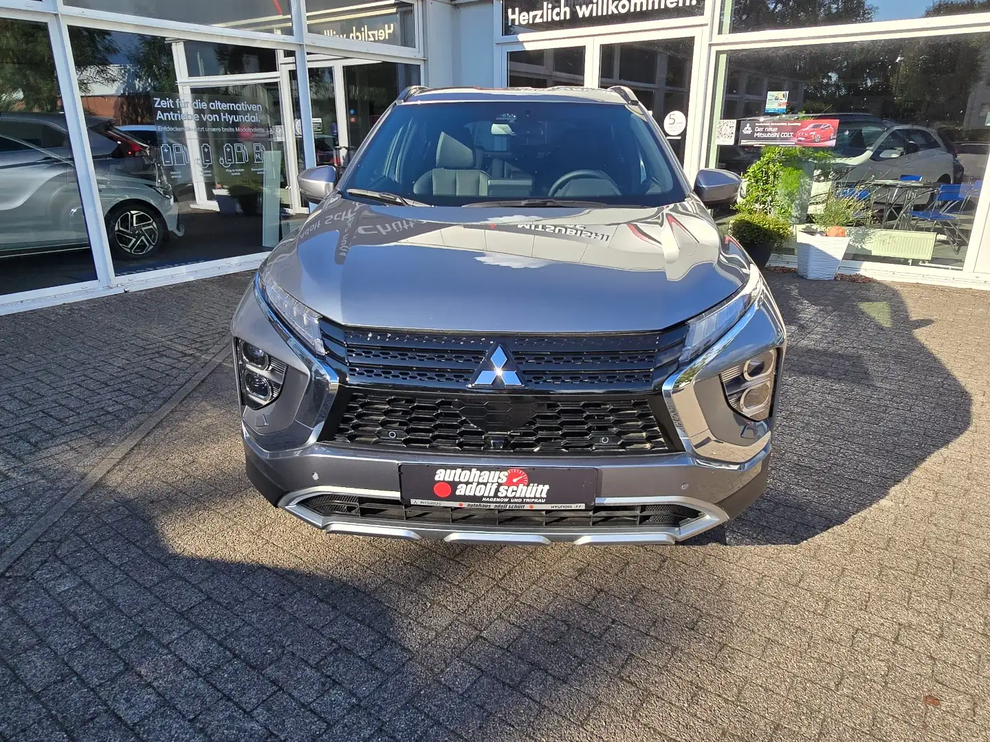 Mitsubishi Eclipse Cross Plug-in Hybrid PLUS 2.4 MIVEC 4WD Grau - 2