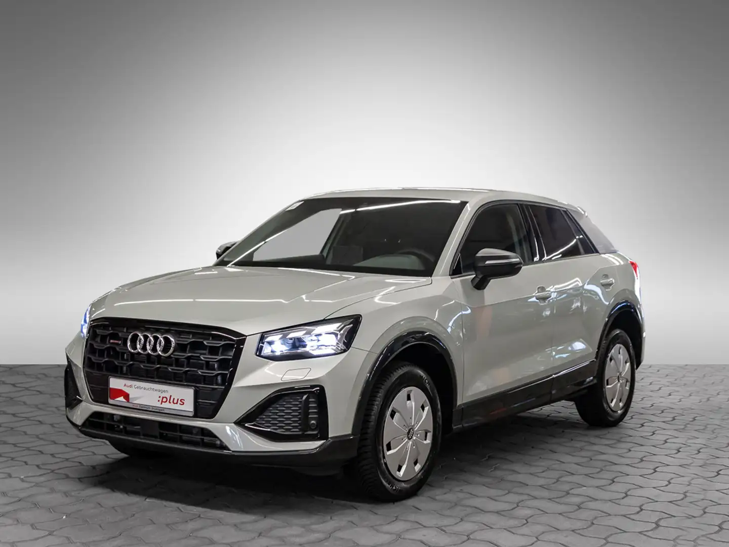 Audi Q2 advanced 40 TFSI quattro S tronic AHK SHZ VC Silber - 2