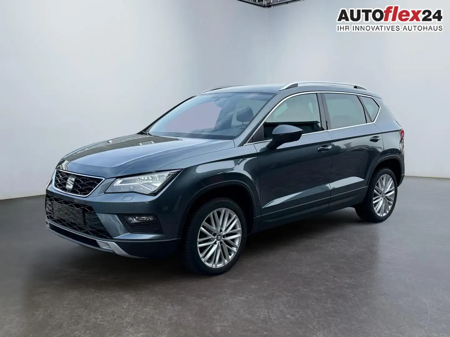 SEAT Ateca 1.5 TSI DSG Xcellence PDC Kam Nav 2ZoKli 110 kW... Grau - 2