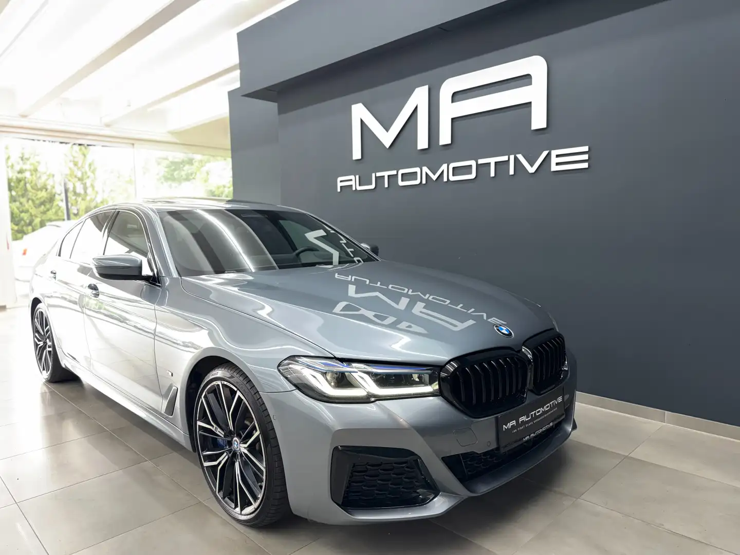 BMW 530 d M Sport *LASER*HUD*GLASSD*RFK*TOTW*KEYL*SHADOW* Grau - 2