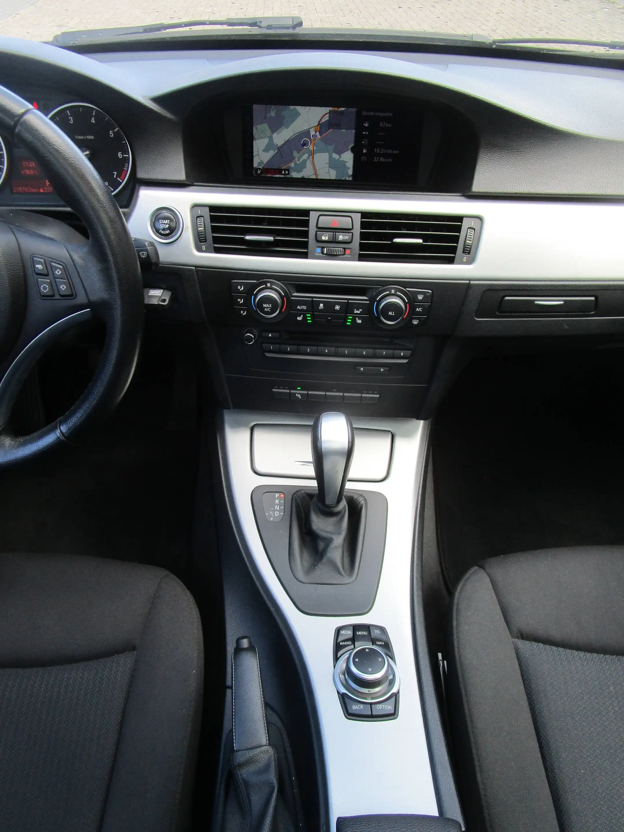 BMW 318 318 i touring+Automatik+Xenon+Panorama+Tempomat+PDC+SHZ — photo 15