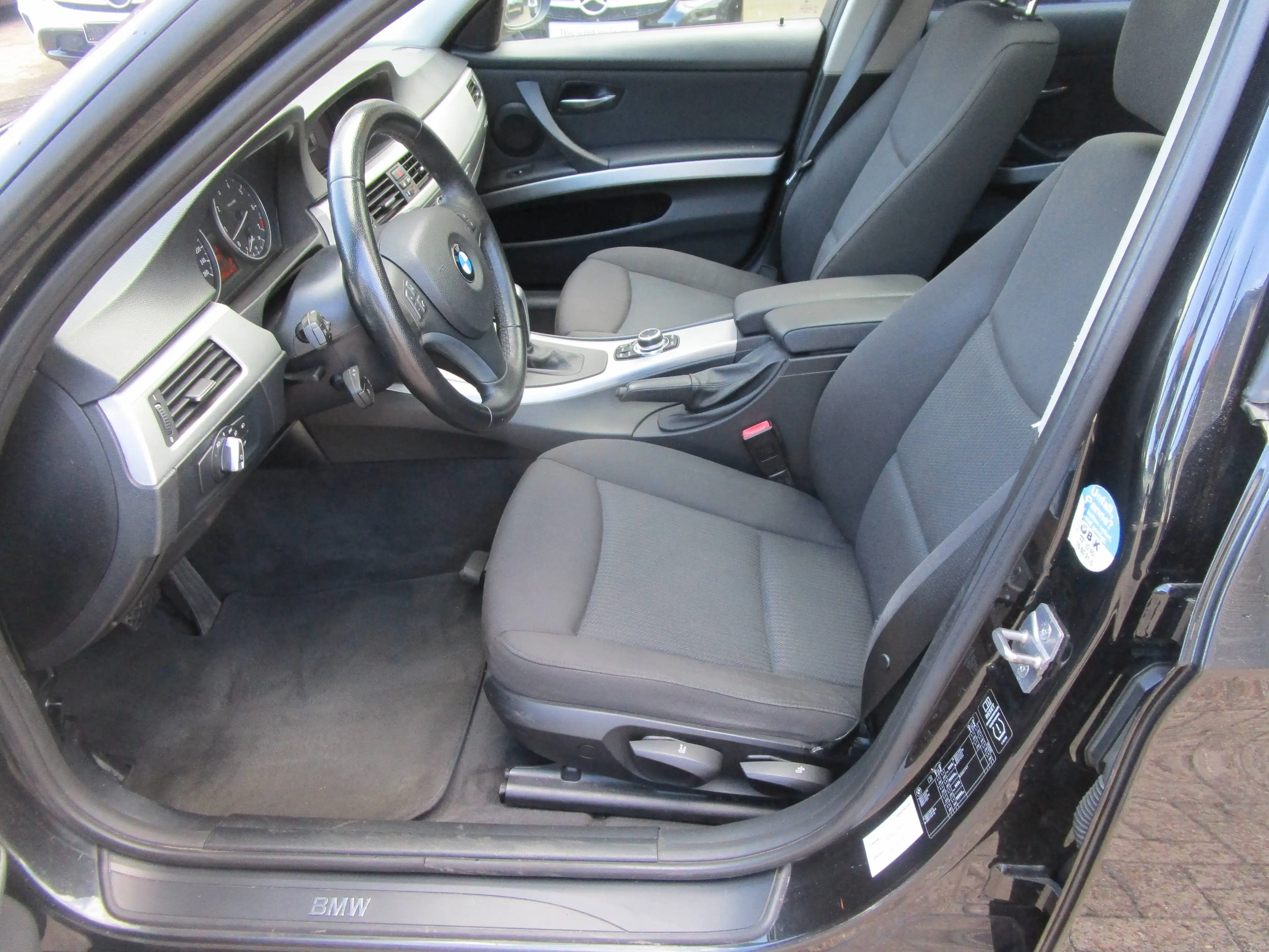 BMW 318 318 i touring+Automatik+Xenon+Panorama+Tempomat+PDC+SHZ — photo 13