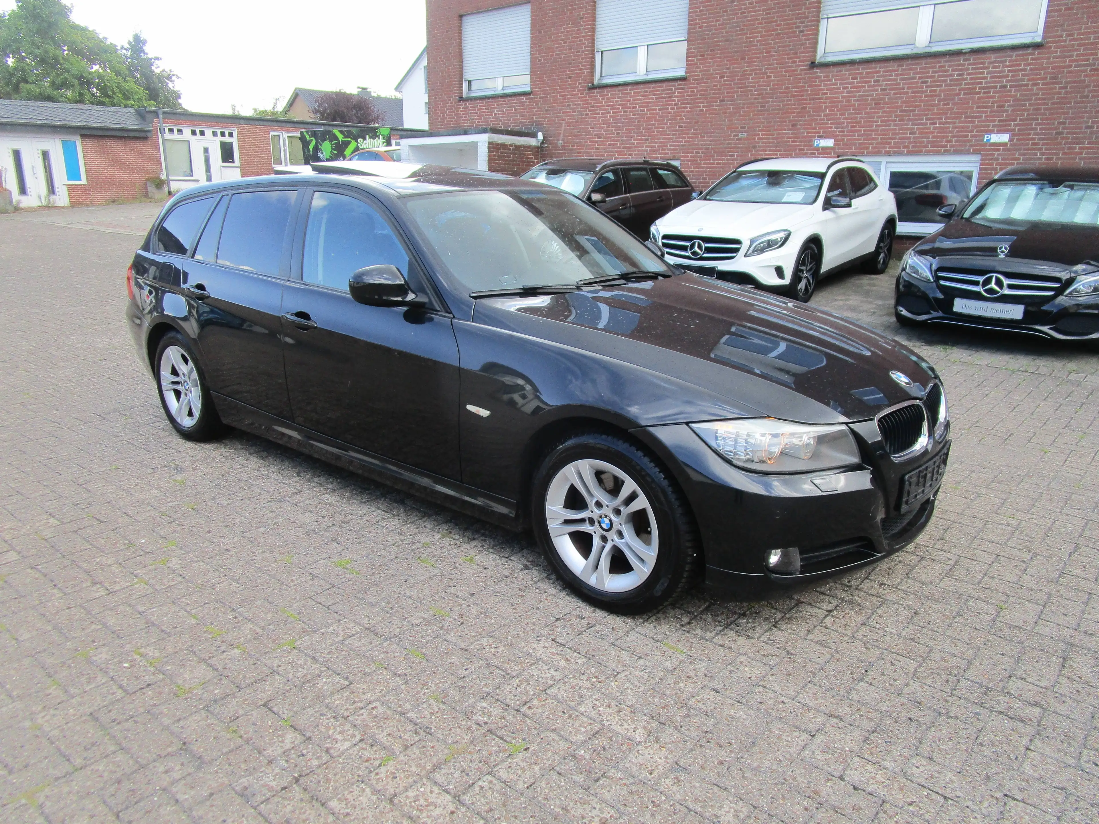 BMW 318 318 i touring+Automatik+Xenon+Panorama+Tempomat+PDC+SHZ