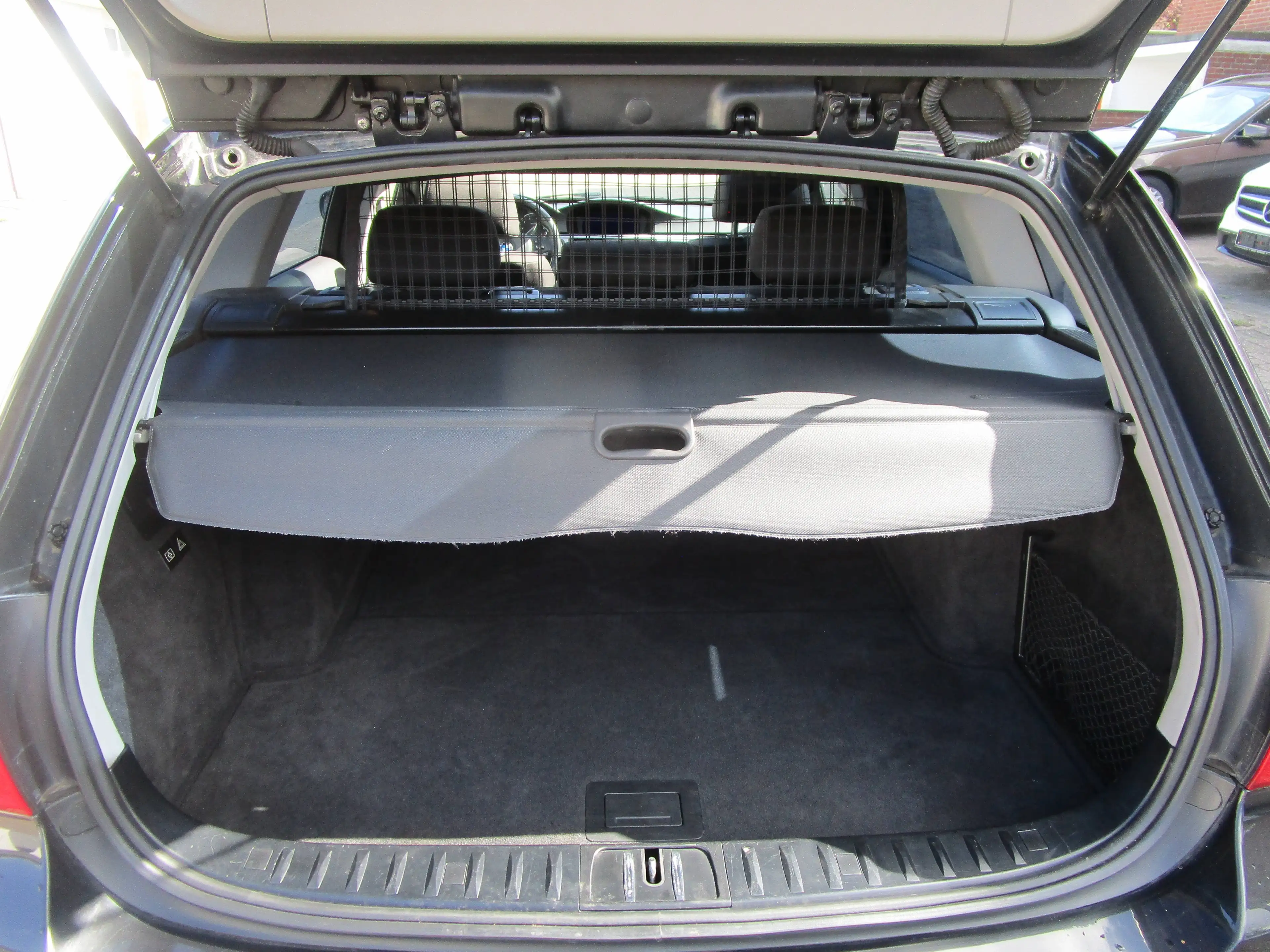 BMW 318 318 i touring+Automatik+Xenon+Panorama+Tempomat+PDC+SHZ — photo 9