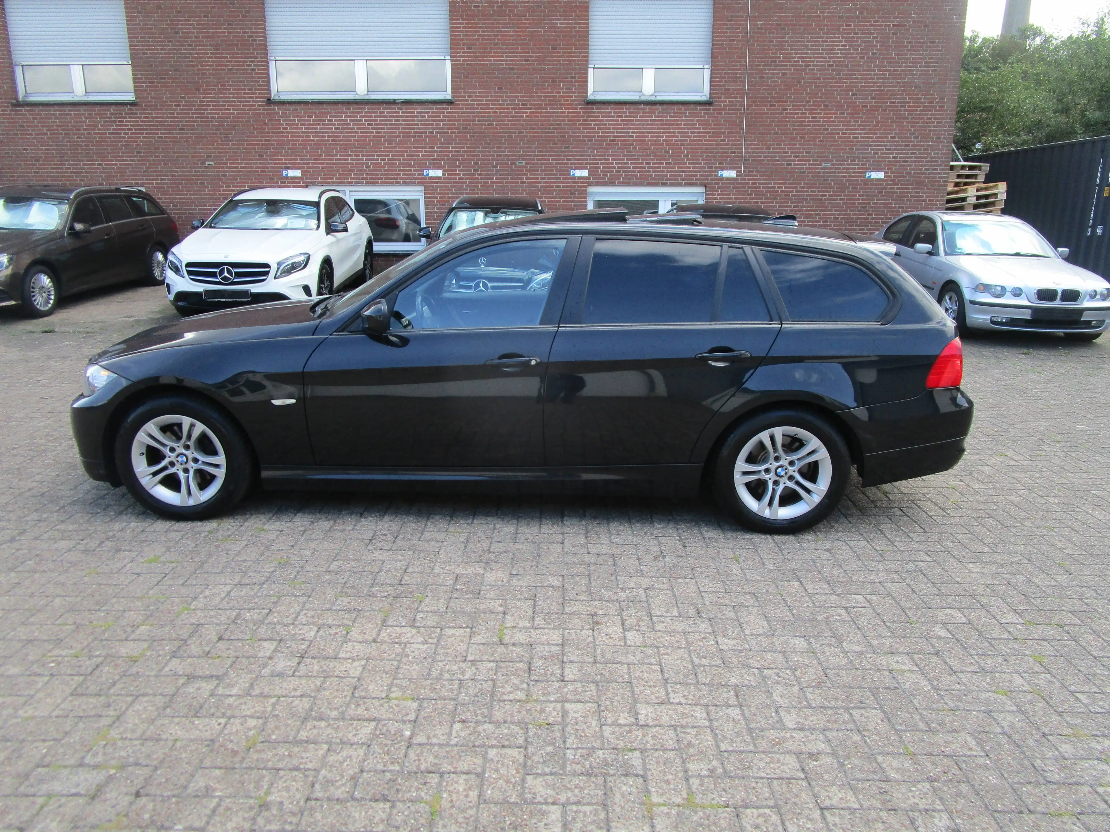 BMW 318 318 i touring+Automatik+Xenon+Panorama+Tempomat+PDC+SHZ — photo 6
