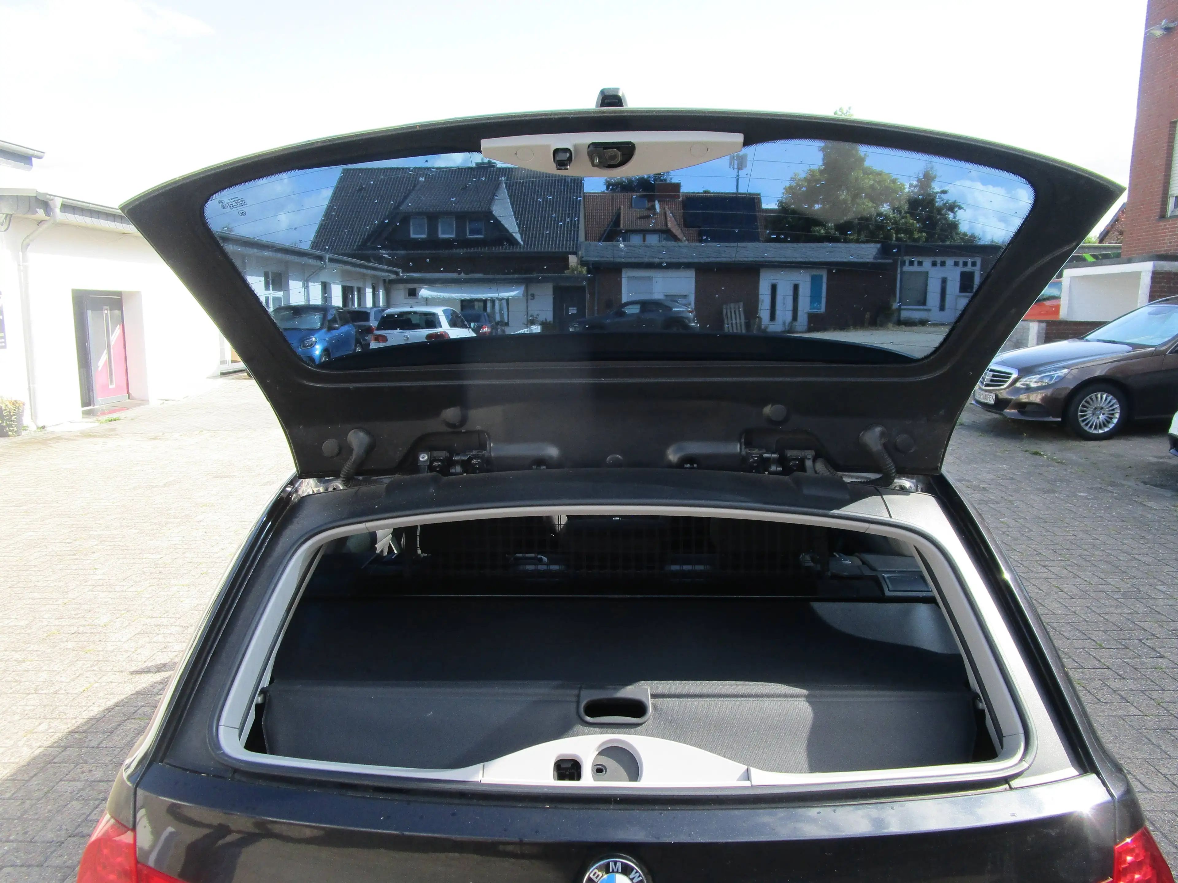 BMW 318 318 i touring+Automatik+Xenon+Panorama+Tempomat+PDC+SHZ — photo 11