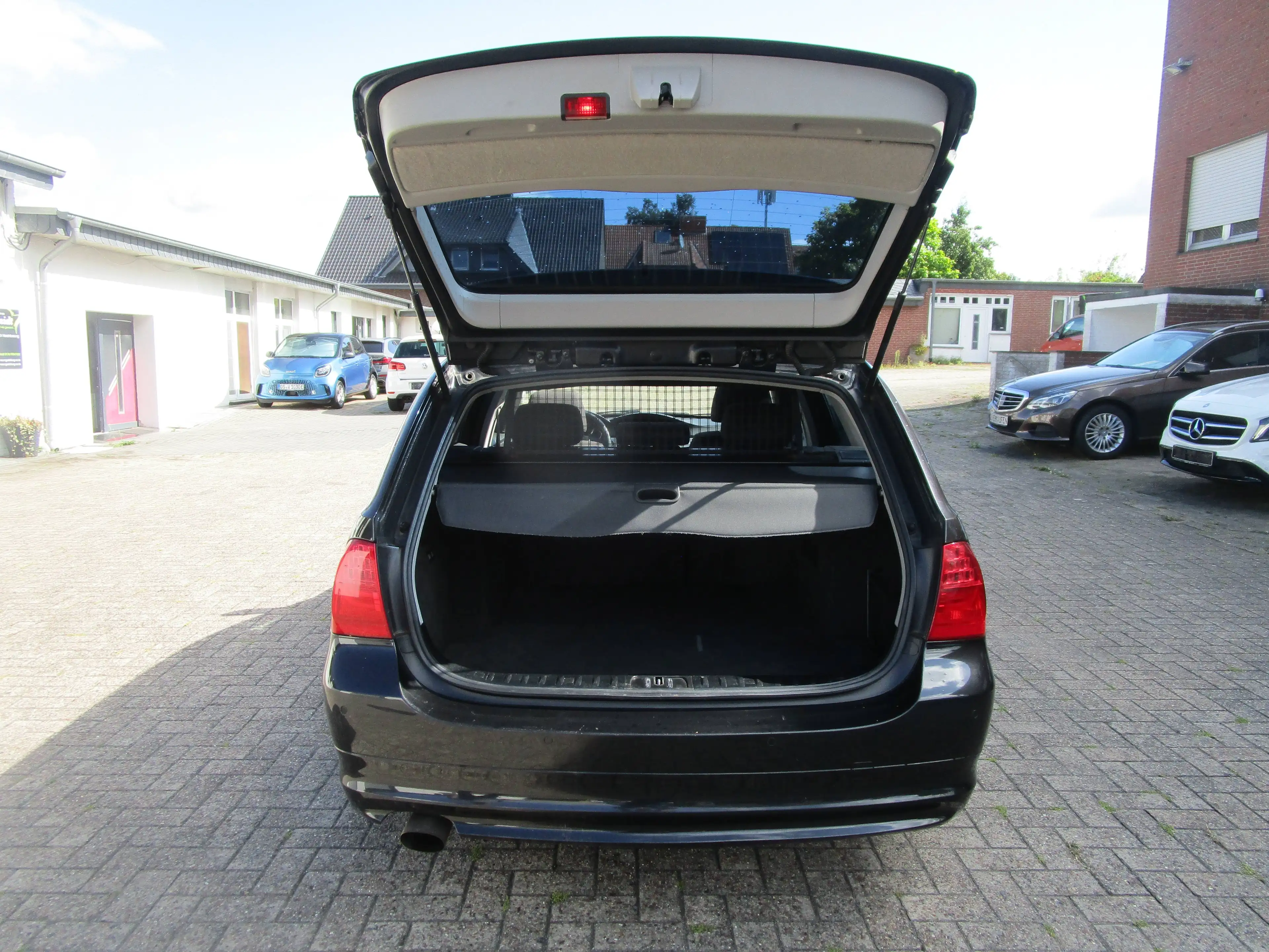 BMW 318 318 i touring+Automatik+Xenon+Panorama+Tempomat+PDC+SHZ — photo 10