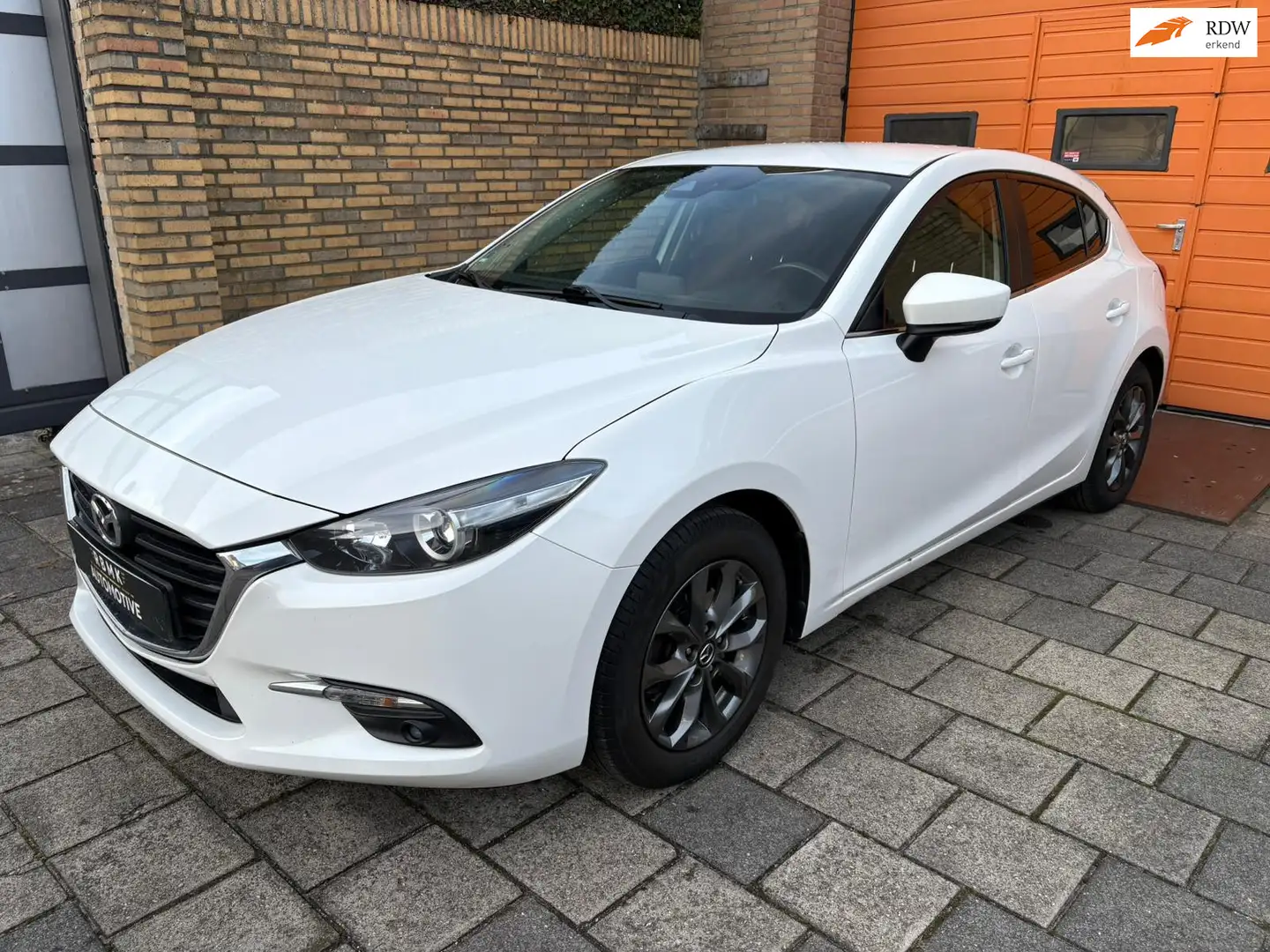 Mazda 3 2.0 SkyActiv-G 120 SkyLease+ Blanc - 1