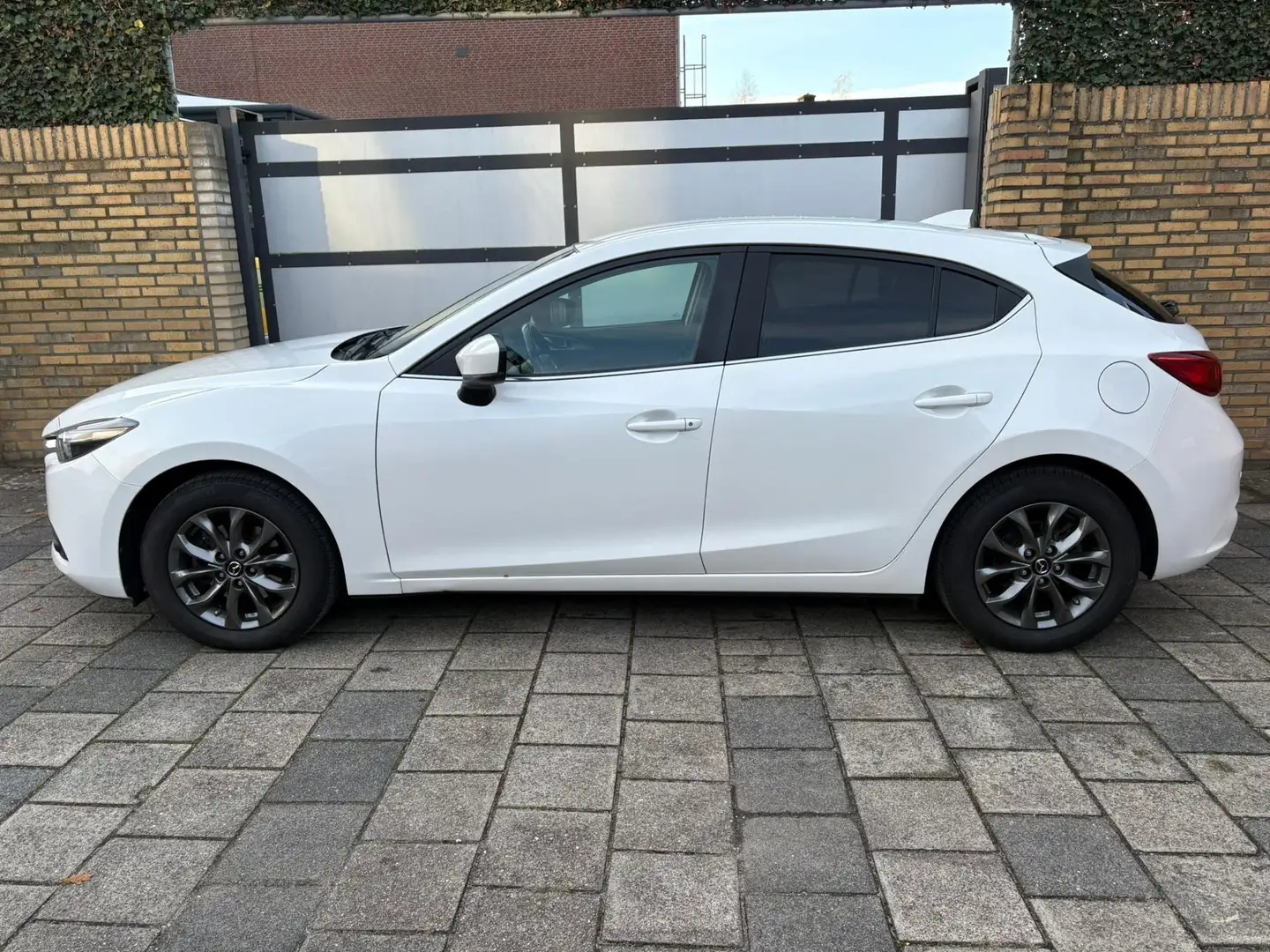 Mazda 3 2.0 SkyActiv-G 120 SkyLease+ Blanc - 2