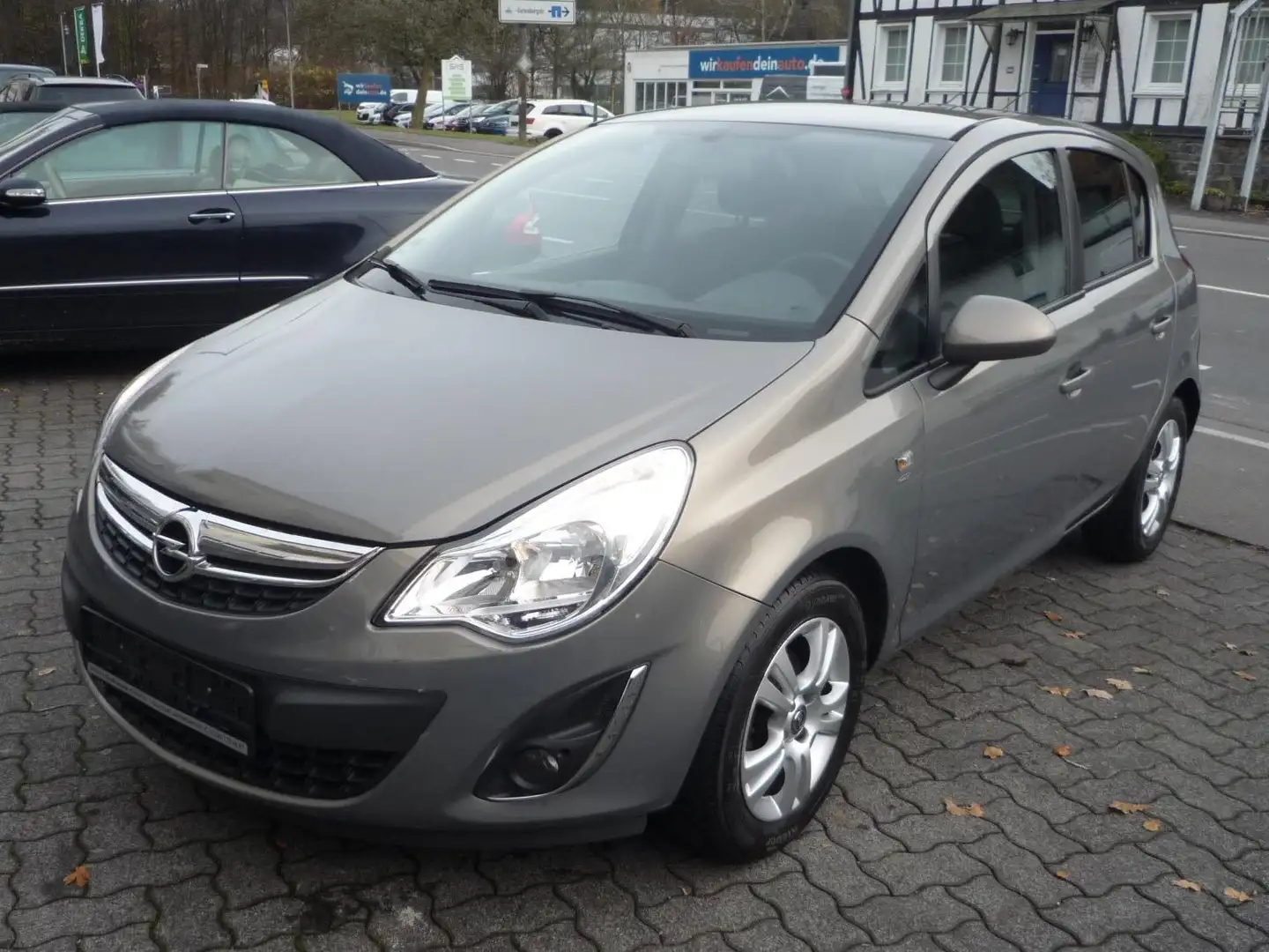 Opel Corsa Satellite Beige - 1