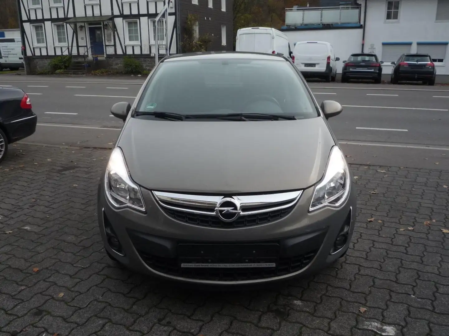 Opel Corsa Satellite Beige - 2