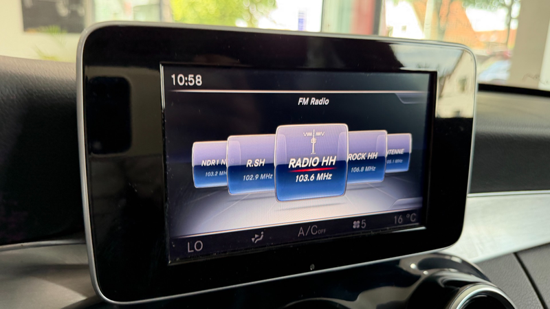 Mercedes-Benz C 300 AMG-LINE — photo 28