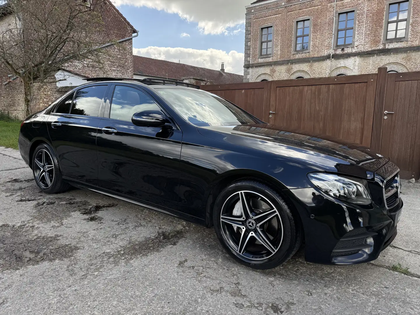 Mercedes-Benz E 200 Business Solution AMG (EU6d-TEMP) *PANO* Noir - 1