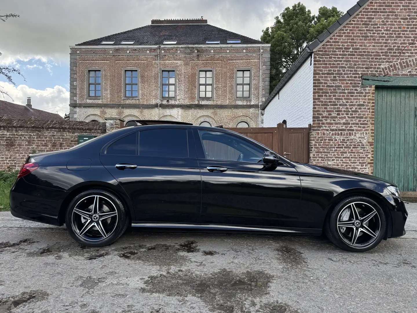 Mercedes-Benz E 200 Business Solution AMG (EU6d-TEMP) *PANO* Noir - 2