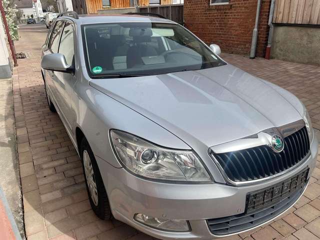 Skoda Octavia Combi 1.6 TDI DPF 8-fach bereift Parkpil