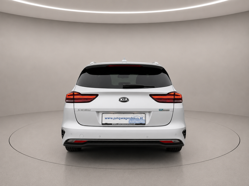 Kia Ceed SW / cee'd SW 1,5 TGDI Silber 48V DCT — photo 7