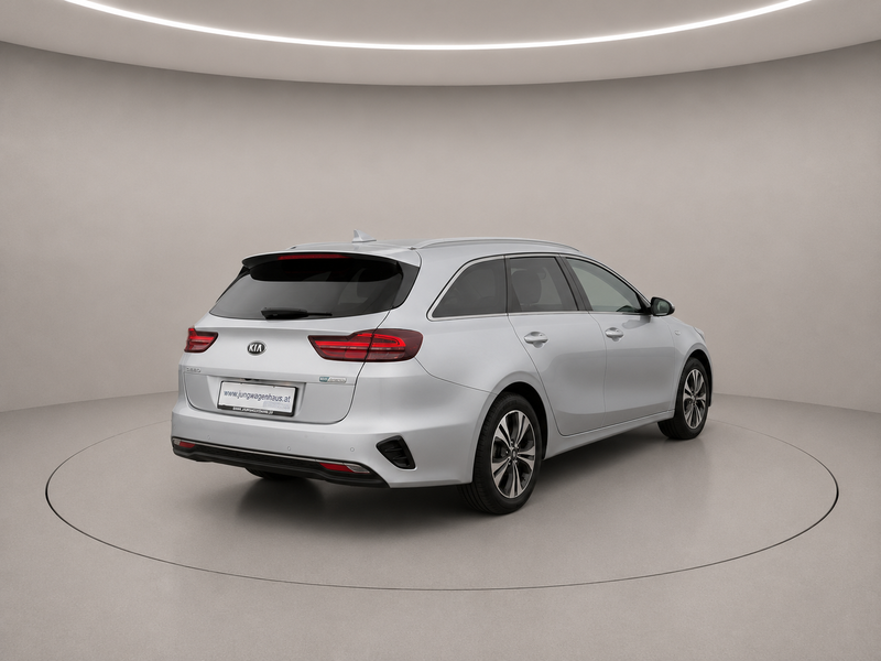 Kia Ceed SW / cee'd SW 1,5 TGDI Silber 48V DCT — photo 8