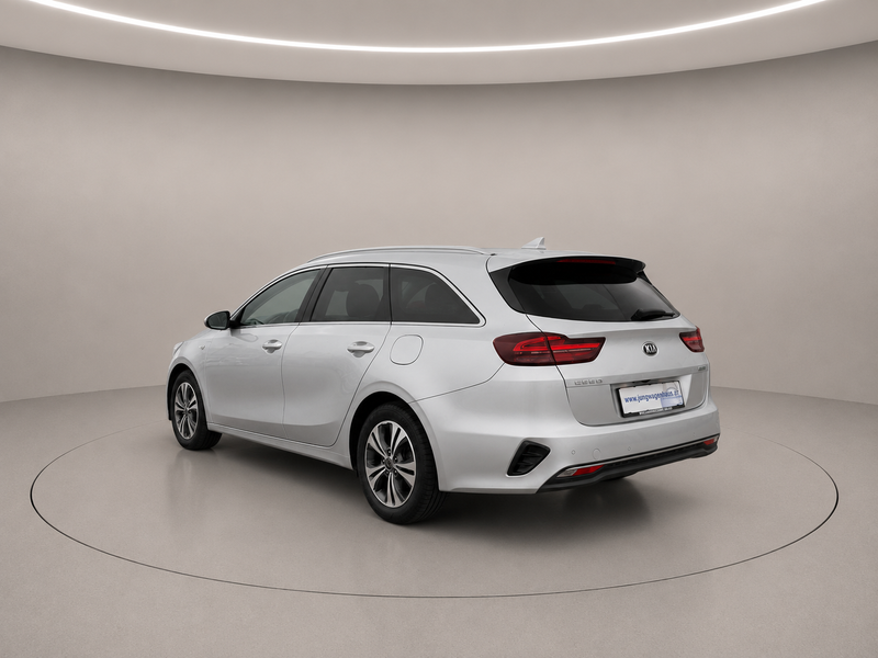 Kia Ceed SW / cee'd SW 1,5 TGDI Silber 48V DCT — photo 6
