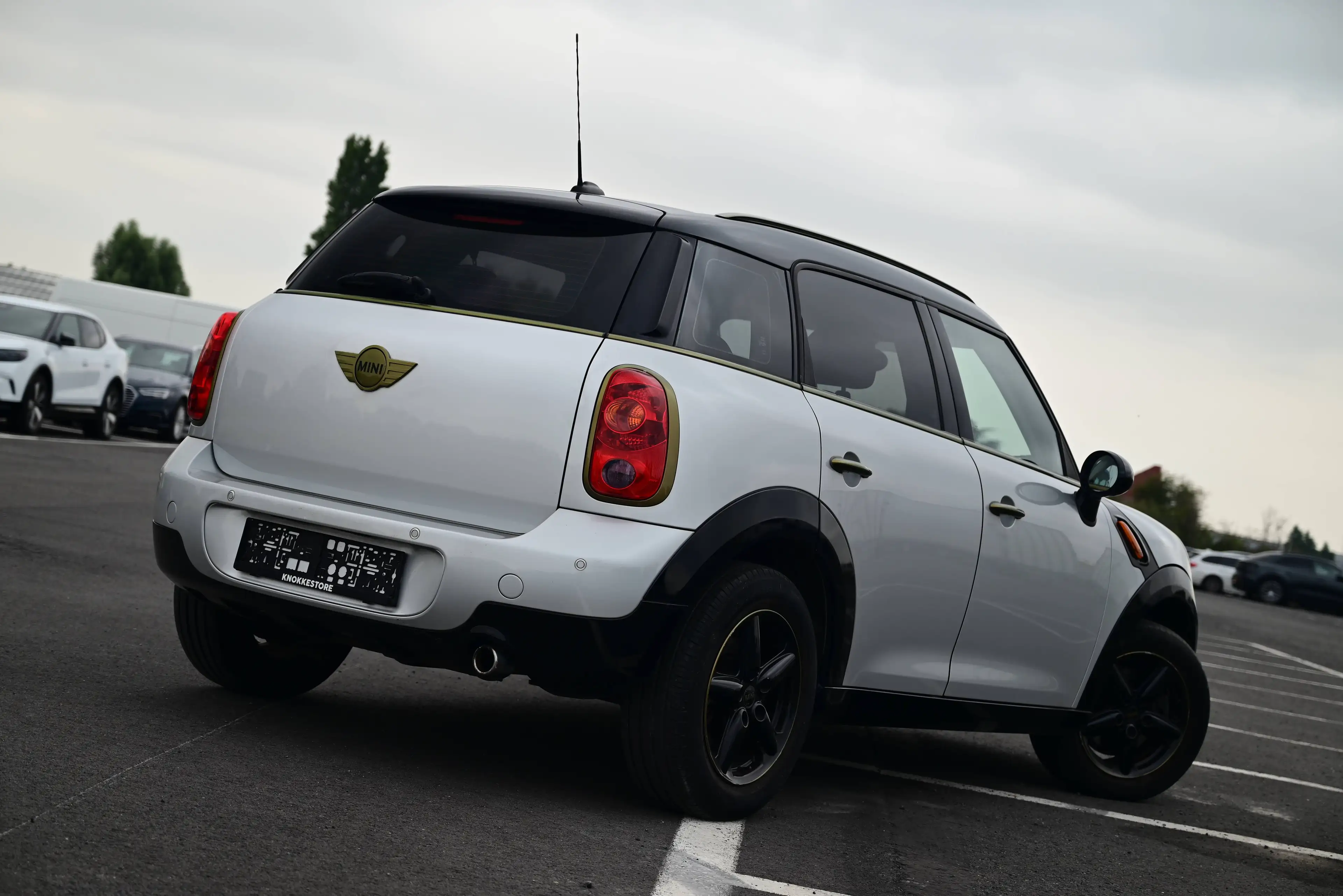 MINI One Countryman NAVI / BLUETOOTH / SILVER - BLACK - GOLD / PDC / SPORTSEATS — photo 2