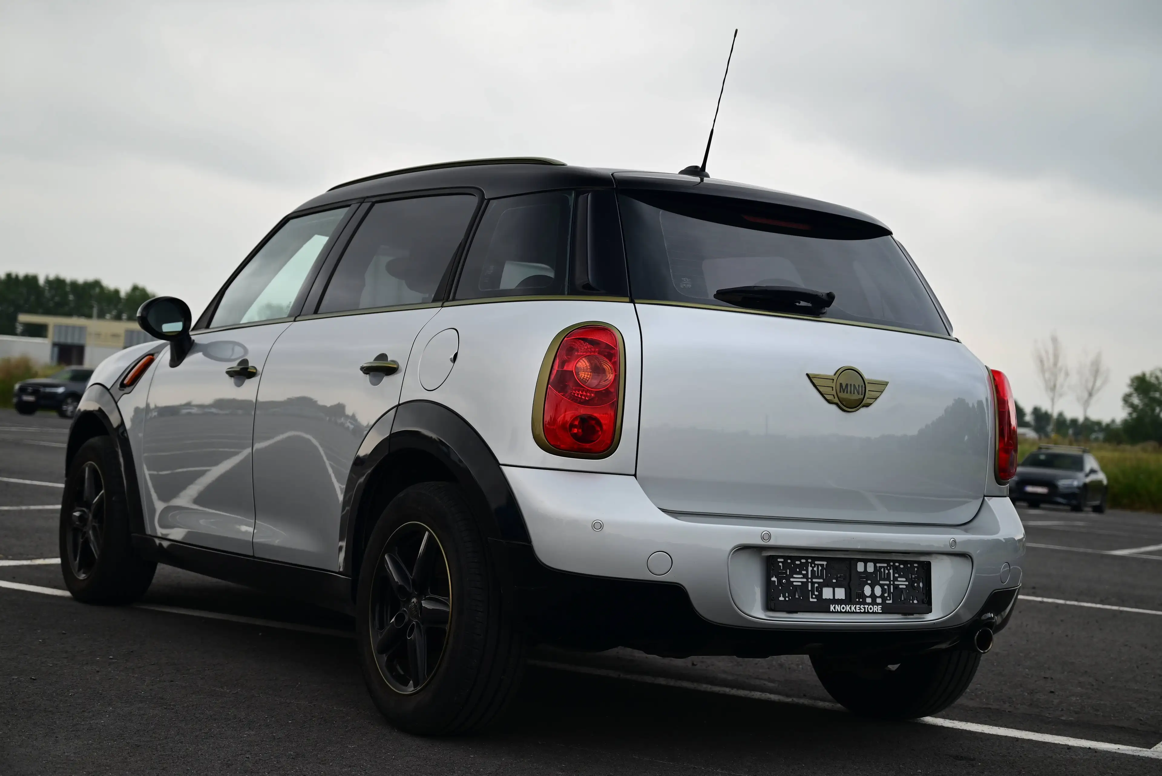 MINI One Countryman NAVI / BLUETOOTH / SILVER - BLACK - GOLD / PDC / SPORTSEATS — photo 6
