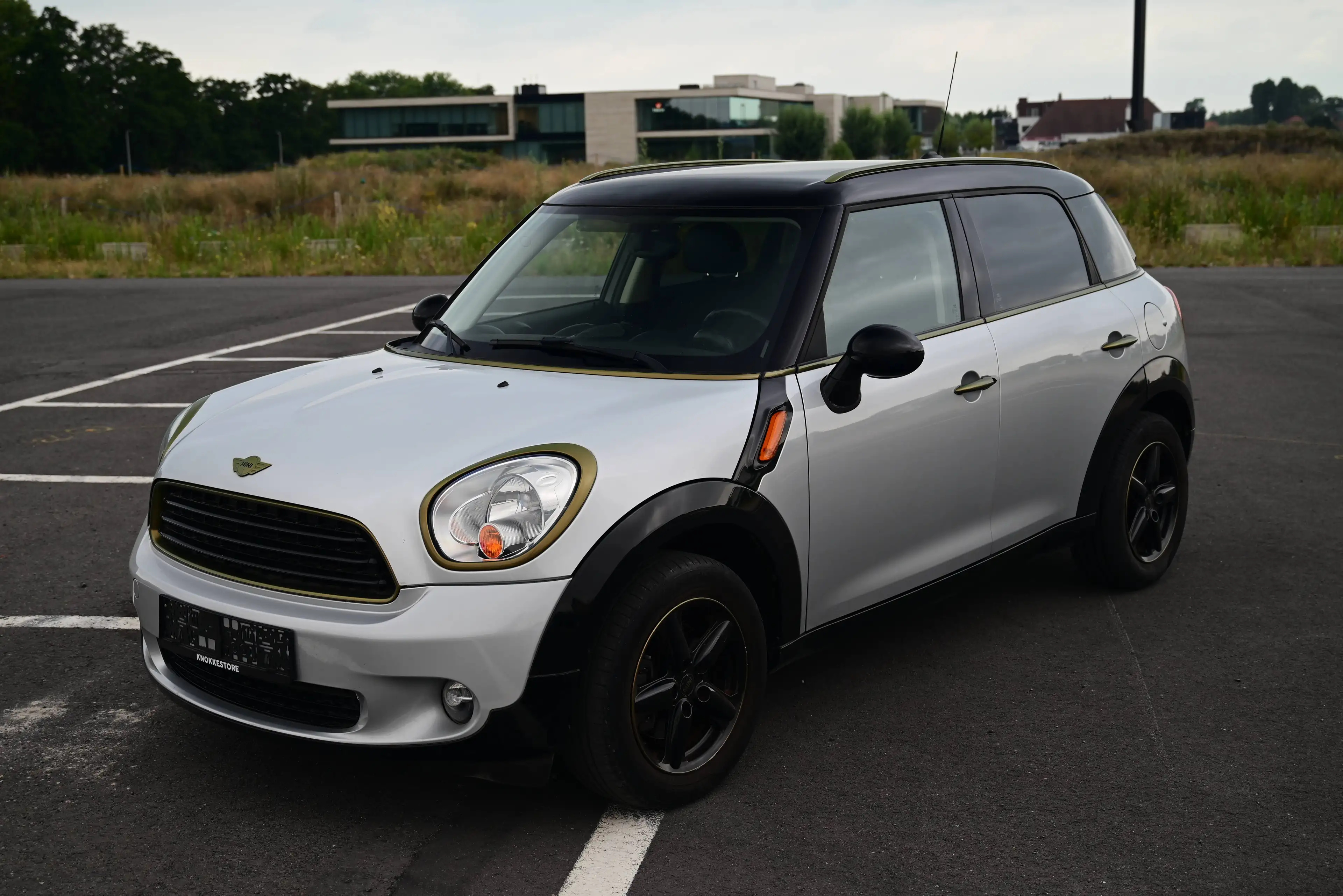 MINI One Countryman NAVI / BLUETOOTH / SILVER - BLACK - GOLD / PDC / SPORTSEATS — photo 4