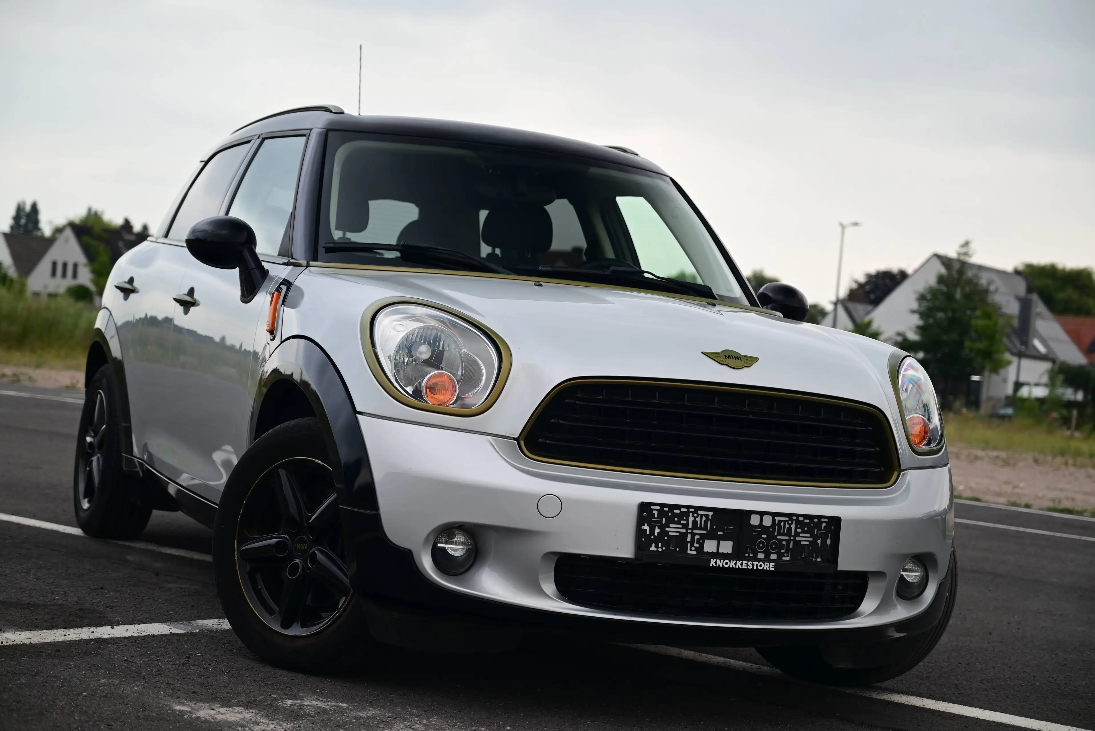 MINI One Countryman NAVI / BLUETOOTH / SILVER - BLACK - GOLD / PDC / SPORTSEATS — photo 3