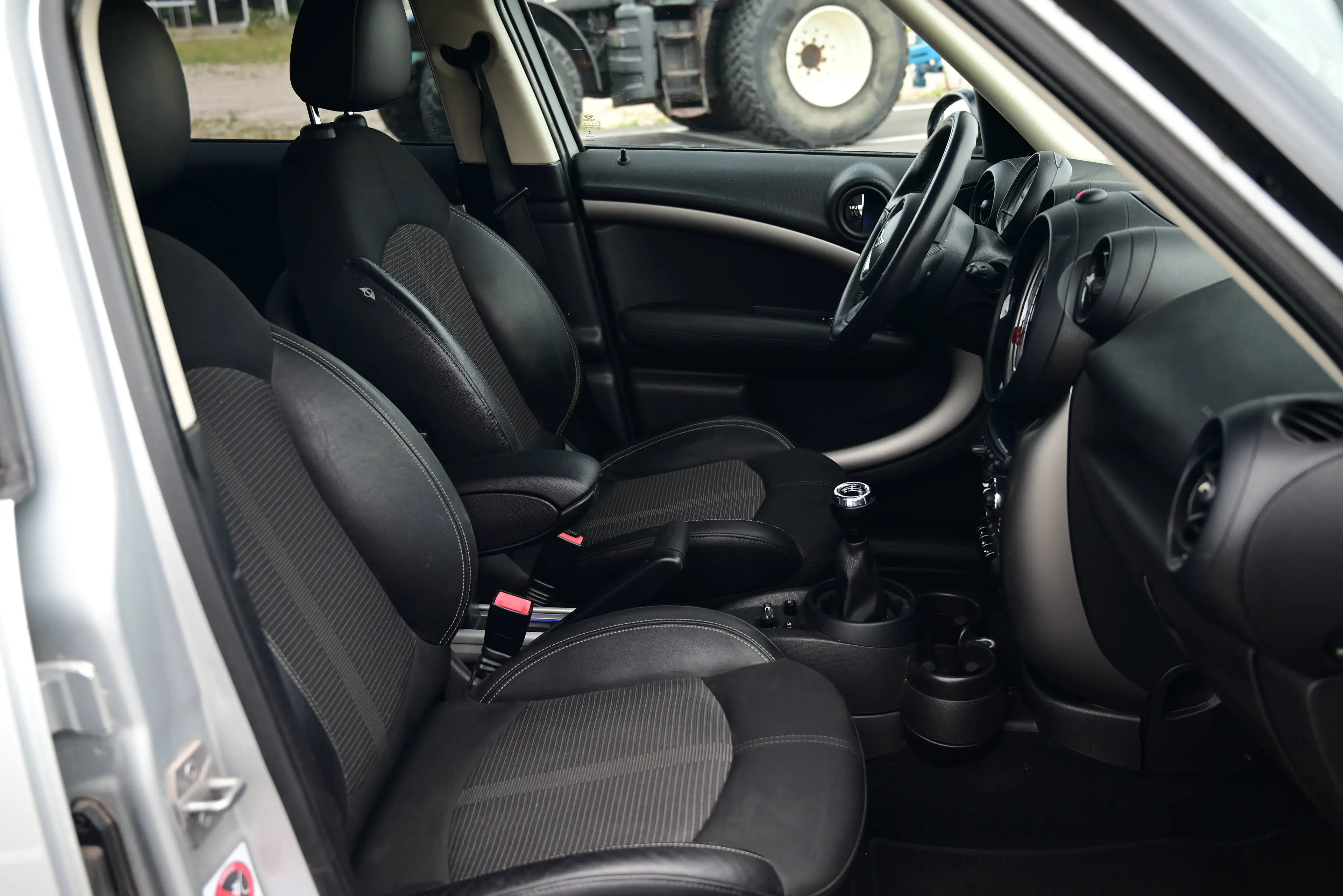 MINI One Countryman NAVI / BLUETOOTH / SILVER - BLACK - GOLD / PDC / SPORTSEATS — photo 14