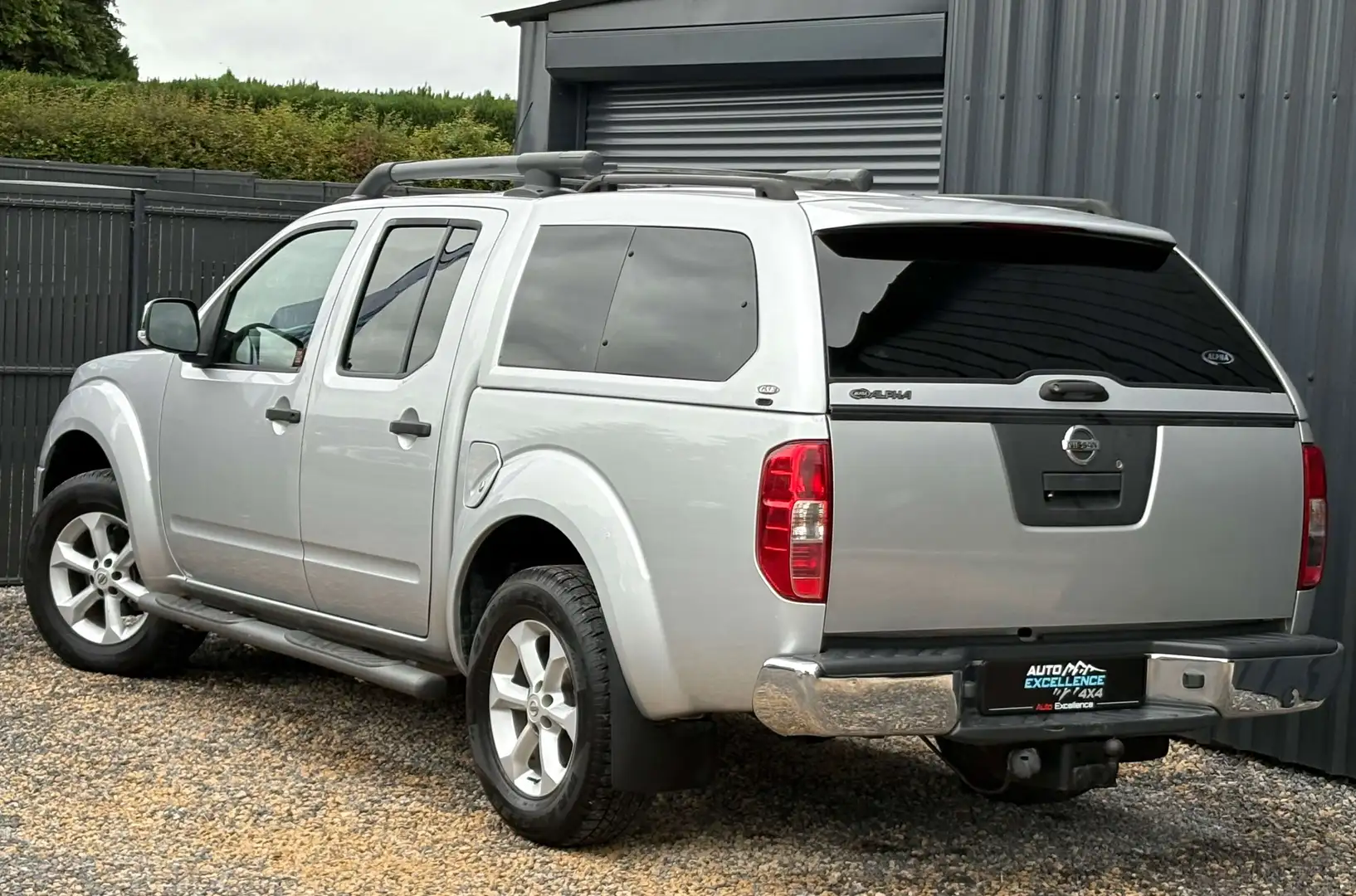 Nissan Navara 2.5 dCi 4x4 Executive/ Hardtop/ Clim. Plateado - 2