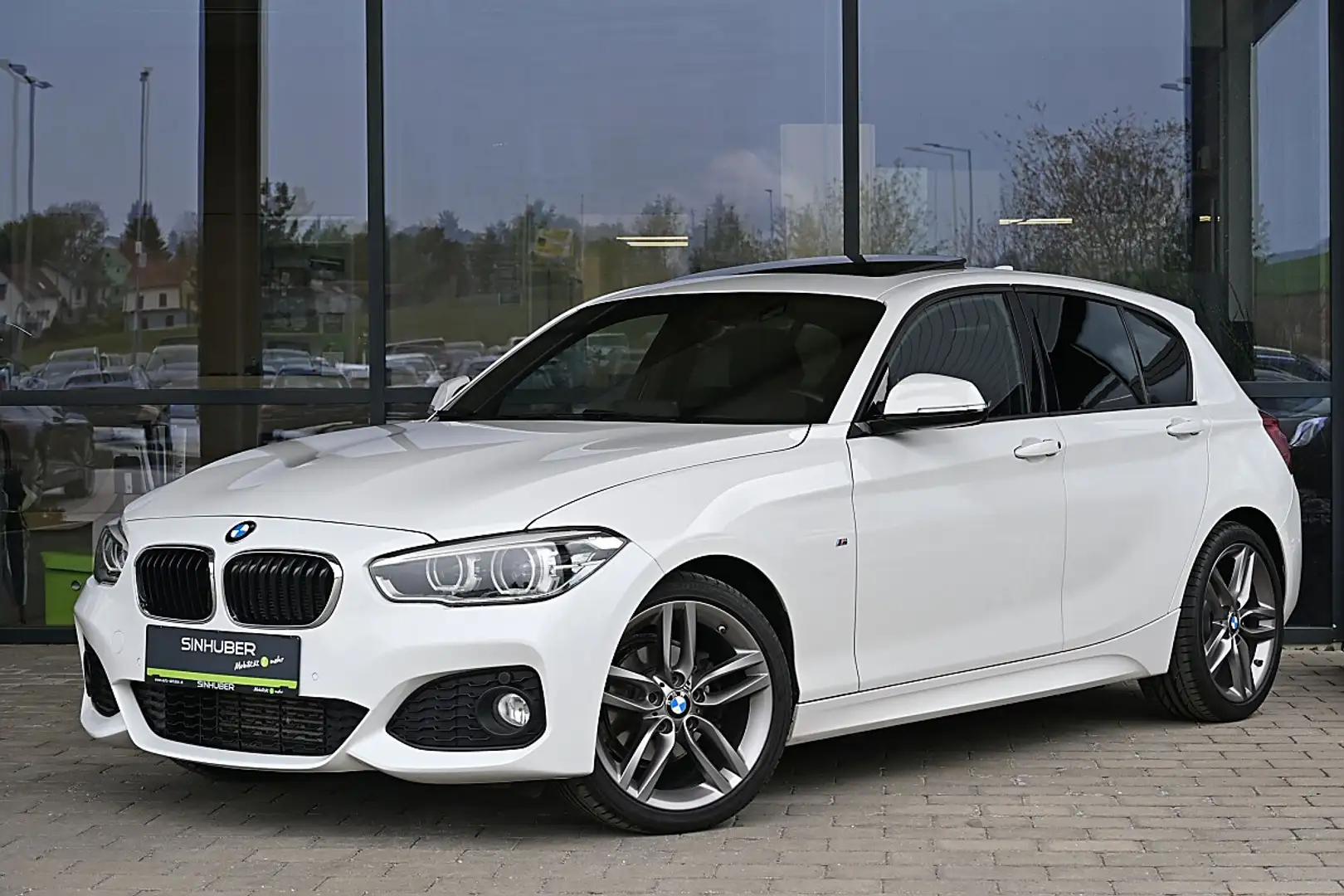 BMW 116 d M Sport Aut. LED, NaviProf, Schiebedach Weiß - 1