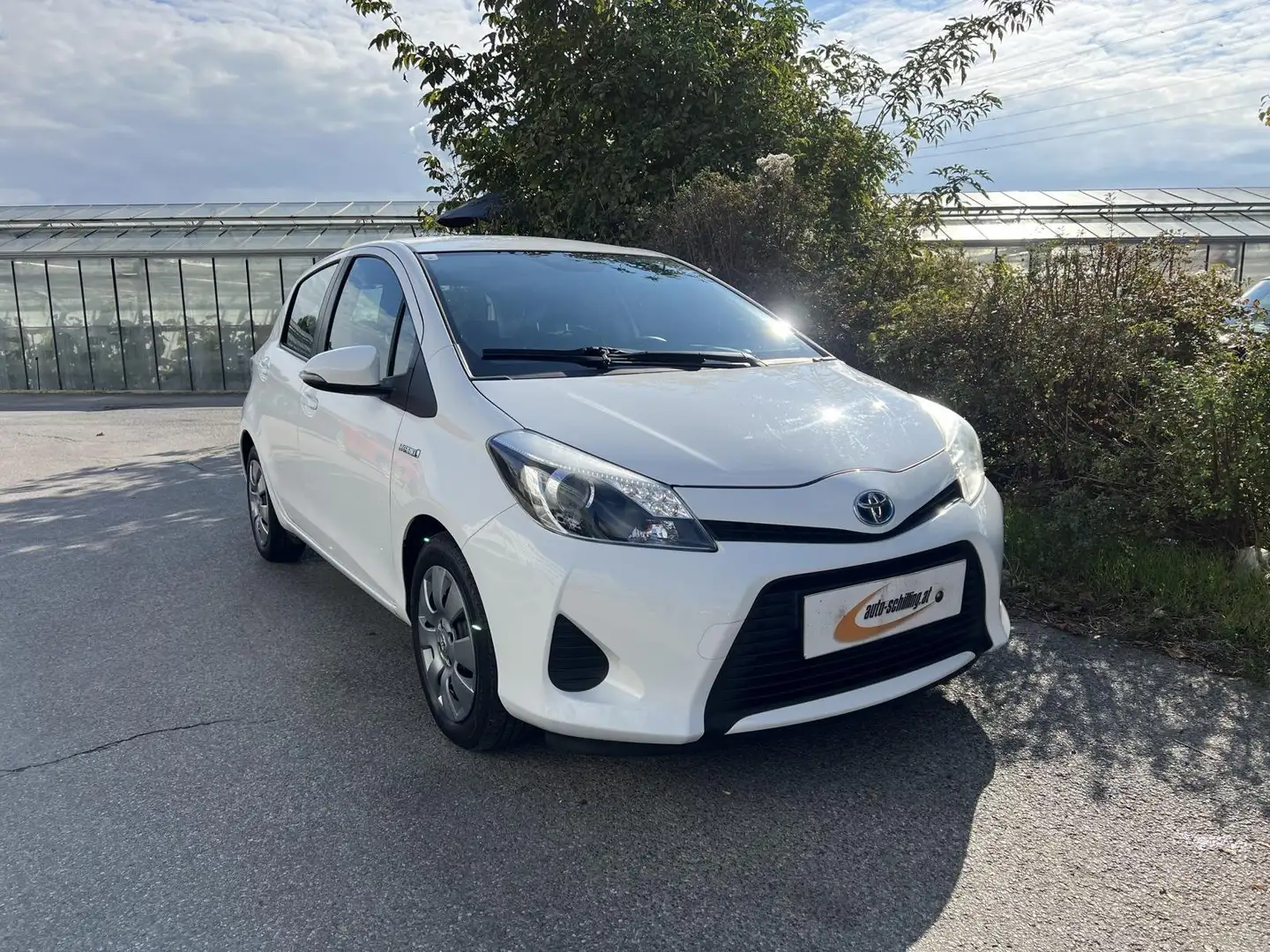 Toyota Yaris 1,5 VVT-i Hybrid Active komplettes Toyota Service Weiß - 1