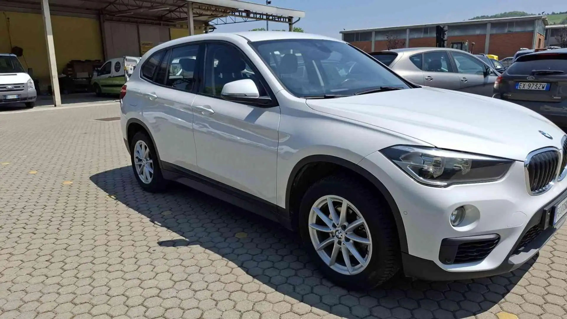 BMW X1 sDrive16d Sport Bianco - 2